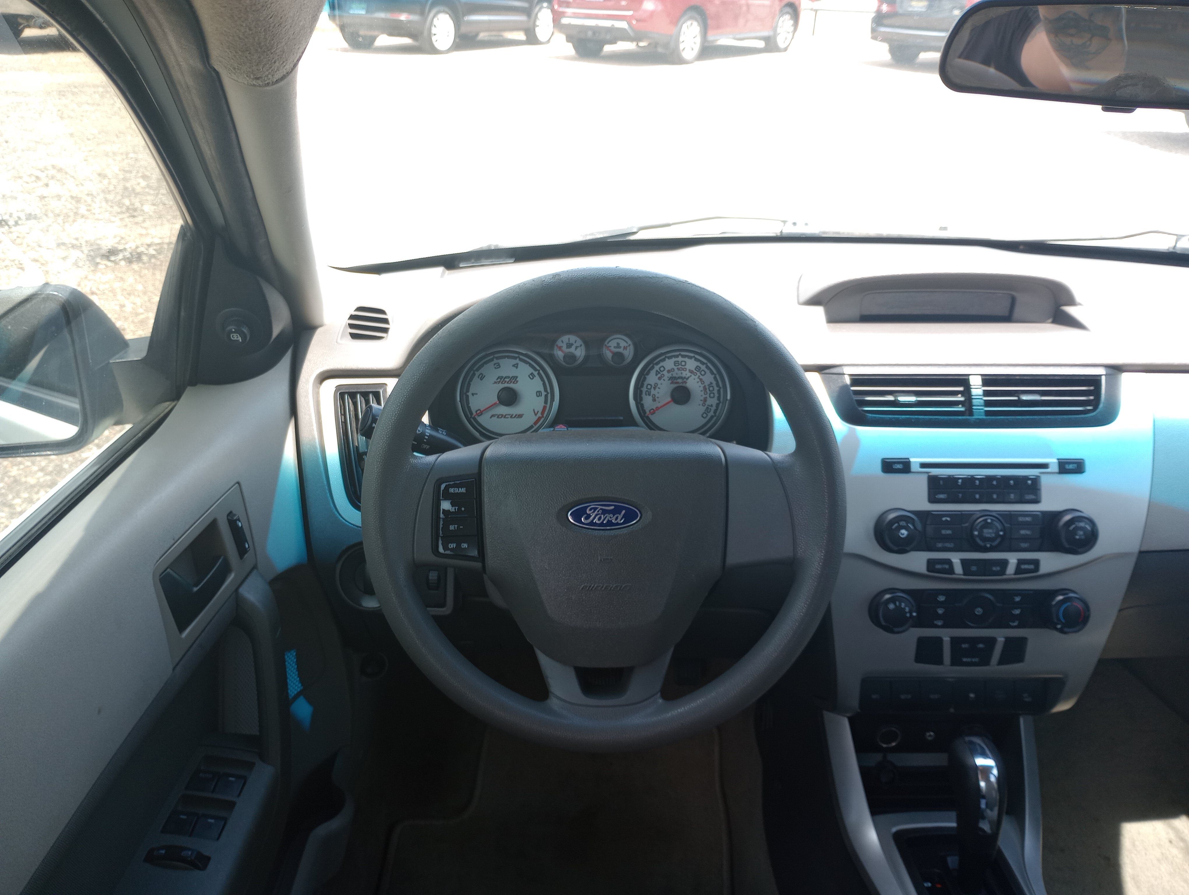 Used 2010 Ford Focus SE FWD image 9