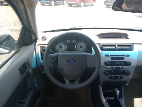 Used 2010 Ford Focus SE FWD image 9