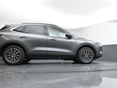 New 2025 Ford Escape SE w/ PHEV Premium Package image 30