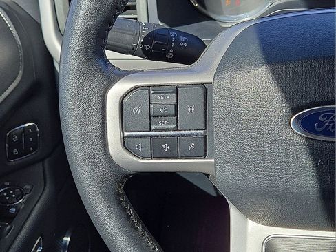 Used 2024 Ford Expedition XLT image 19