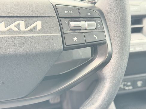 Used 2025 Kia K4 FWD image 26