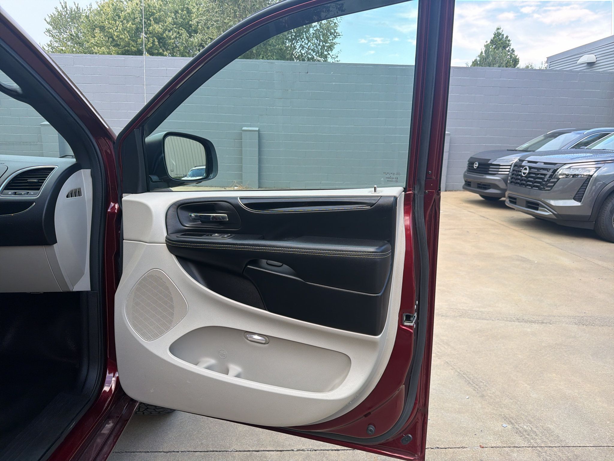 Used 2019 Dodge Grand Caravan SXT FWD image 18