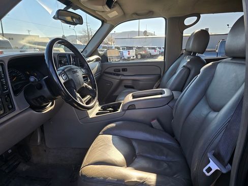 Used 2005 GMC Sierra 2500 SLT w/ Heavy-Duty Power Package image 22