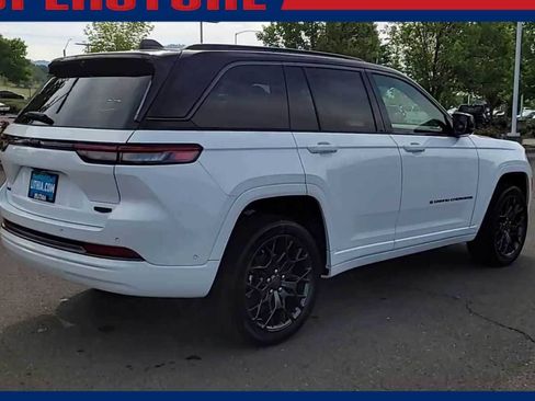 New 2026 Jeep Grand Cherokee Summit w/ Obsidian Package AWD/4WD image 8
