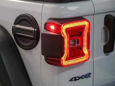 New 2023 Jeep Wrangler Unlimited Rubicon 4xe image 36