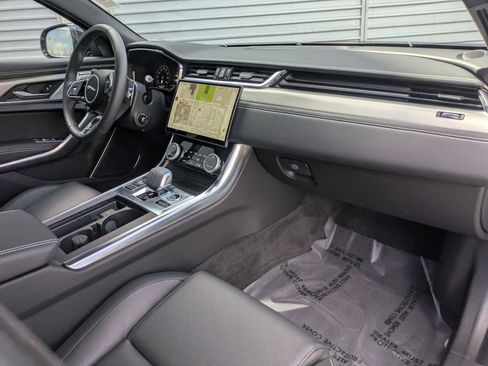 Used 2024 Jaguar XF R-Dynamic SE image 34