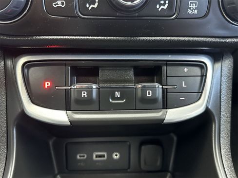 Used 2023 GMC Terrain SLE w/ Driver Convenience Package image 25