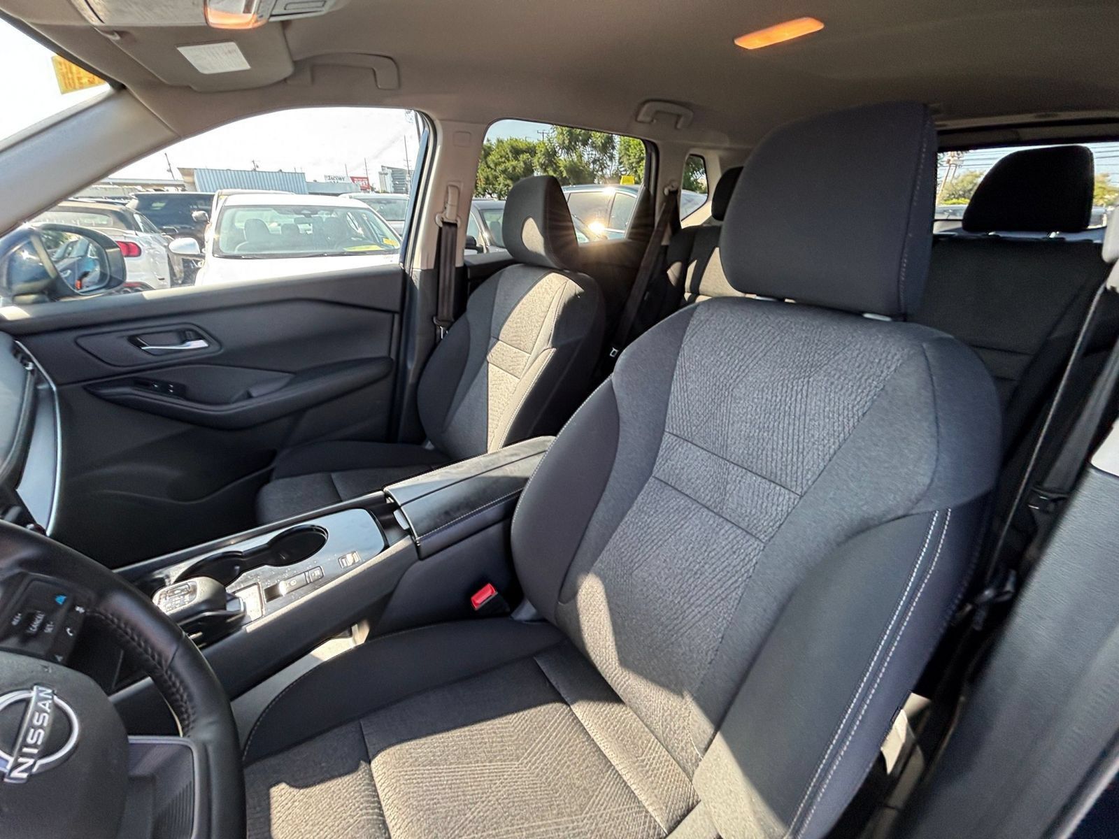 Used 2025 Nissan Rogue SV FWD image 37