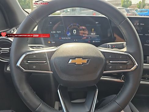 Used 2026 Chevrolet Equinox LT FWD image 13