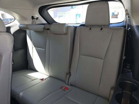 Used 2022 Toyota Highlander XLE AWD/4WD image 9