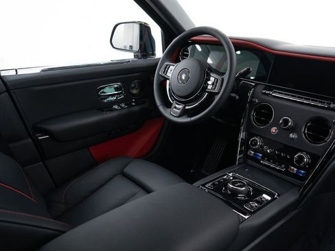 New 2026 Rolls-Royce Cullinan Black Badge image 35