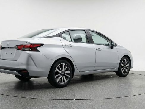 Used 2025 Nissan Versa SV image 9