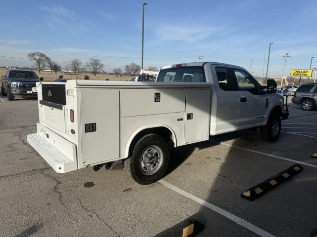 Used 2018 Ford F250 XL w/ Power Equipment Group AWD/4WD image 2