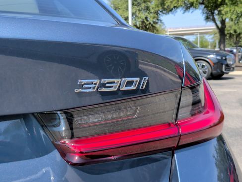 Used 2026 BMW 330i Sedan w/ Premium Package RWD image 11