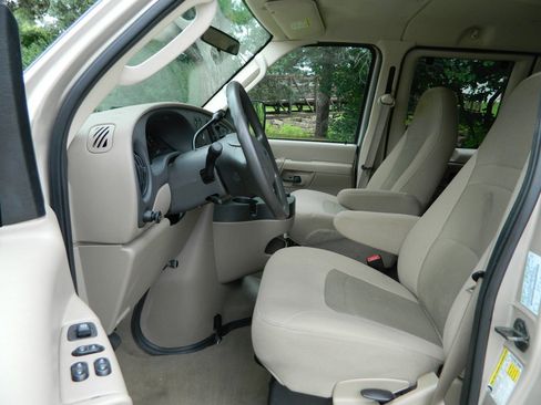 Used 2008 Ford E-350 and Econoline 350 XLT RWD image 13