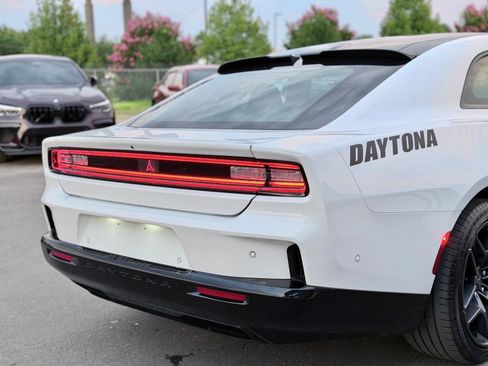 Used 2024 Dodge Charger Daytona R/T w/ Plus Group AWD/4WD image 9