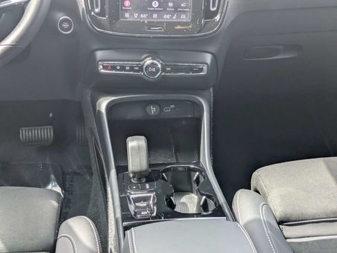 Certified 2025 Volvo XC40 B5 Plus AWD/4WD image 20