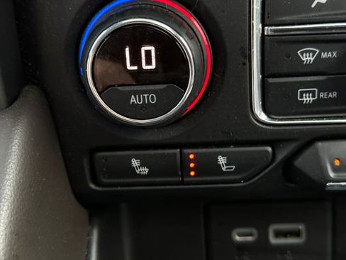 Used 2021 Chevrolet Suburban LT w/ LT Signature Package image 30