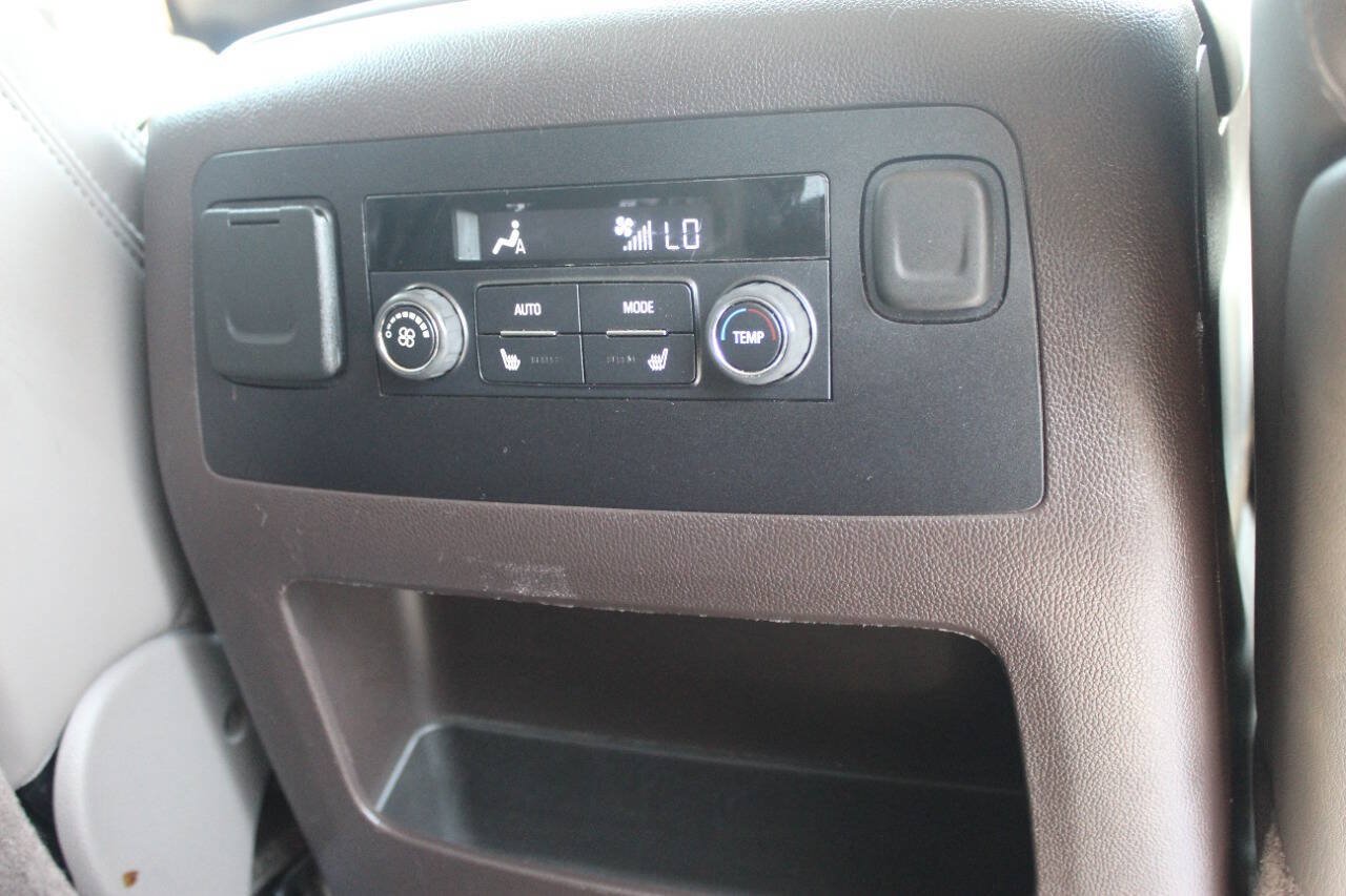 Used 2016 GMC Yukon Denali RWD image 15