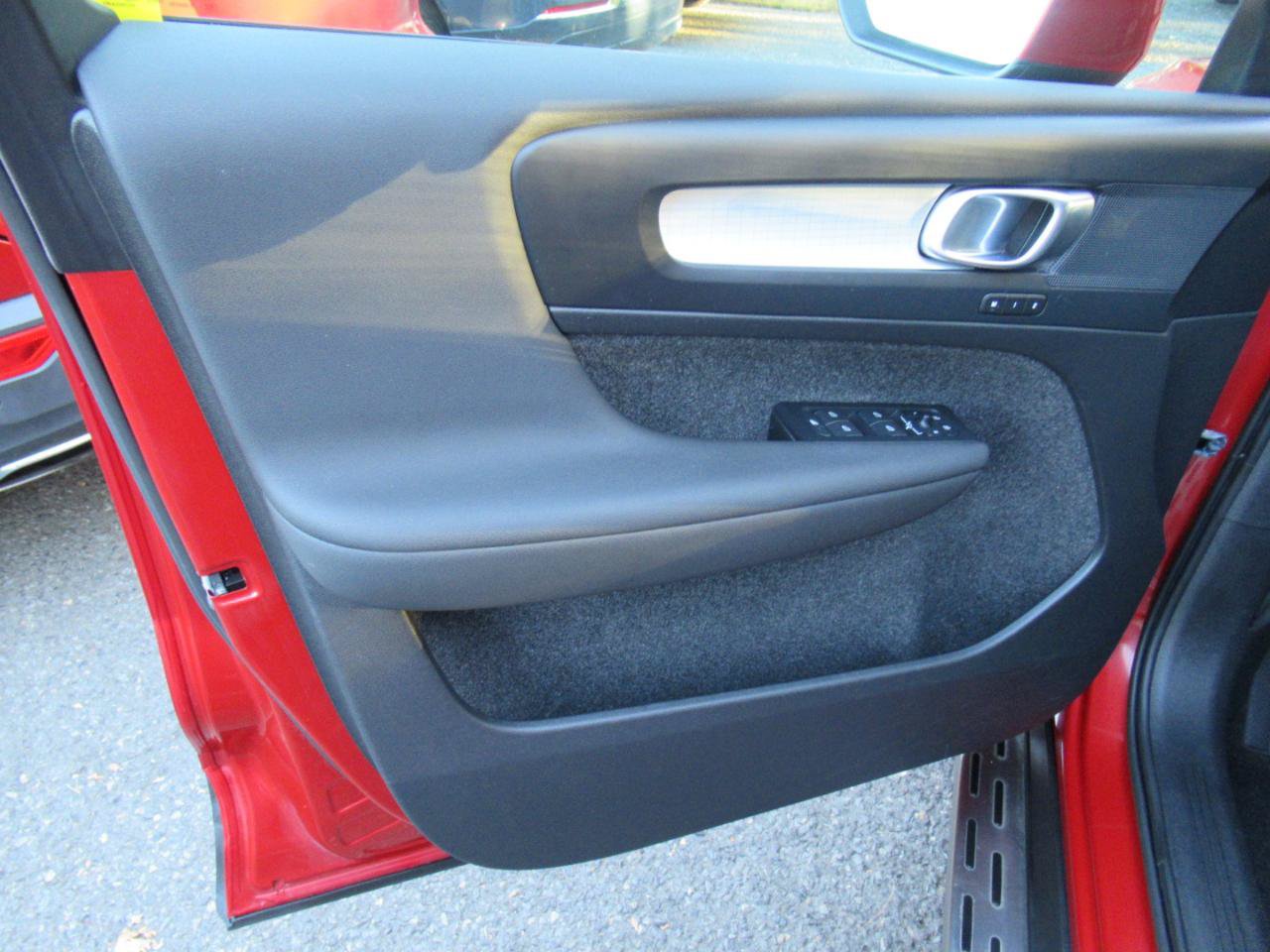 Used 2023 Volvo XC40 B5 Core AWD/4WD image 8