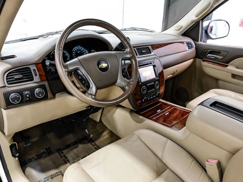 Used 2012 Chevrolet Avalanche LTZ image 24