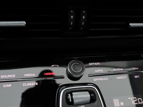 Used 2021 Porsche Cayenne Coupe image 32