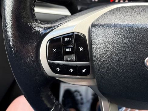 Used 2022 Ford Explorer XLT AWD/4WD image 12