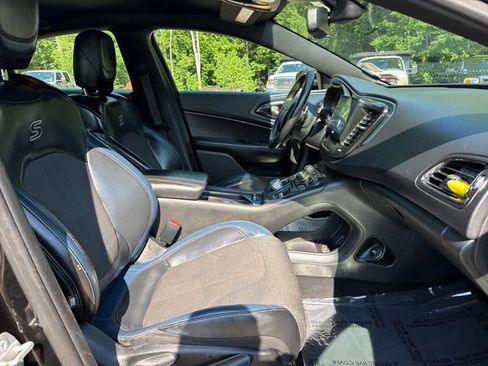 Used 2015 Chrysler 200 S FWD image 23