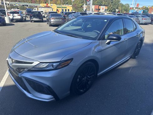 Used 2023 Toyota Camry XSE image 4