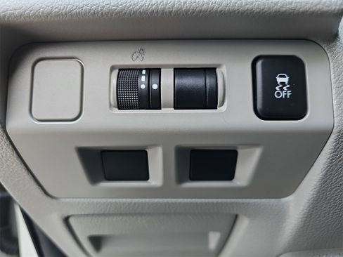 Used 2018 Subaru Forester 2.5i Premium w/ All-Weather Package image 25