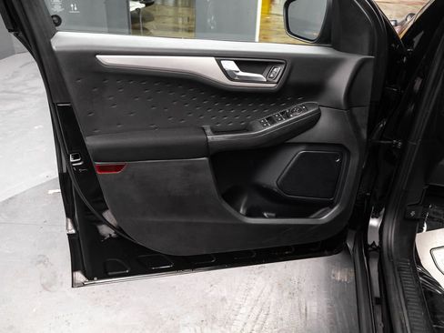 Used 2020 Ford Escape SE image 23