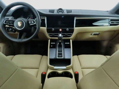 Certified 2025 Porsche Macan AWD/4WD image 14