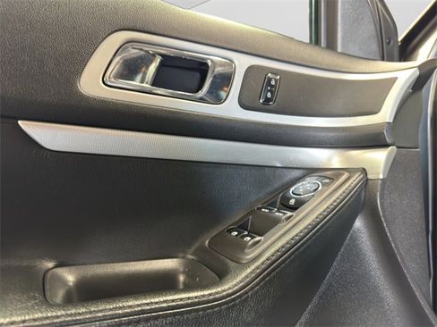 Used 2014 Ford Explorer XLT w/ Equipment Group 202A image 12