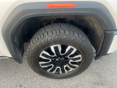 Used 2024 GMC Sierra 2500 Denali Ultimate AWD/4WD image 17