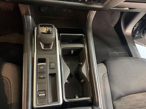 Used 2025 Nissan Pathfinder SV FWD image 43