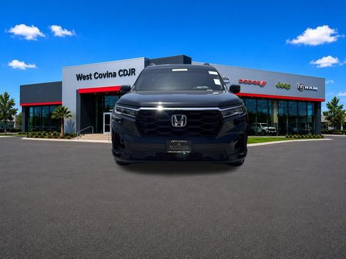 Used 2023 Honda Pilot Touring image 2