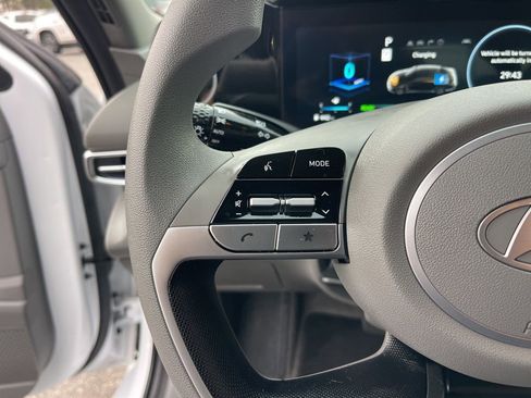 Used 2024 Hyundai Elantra Blue image 16