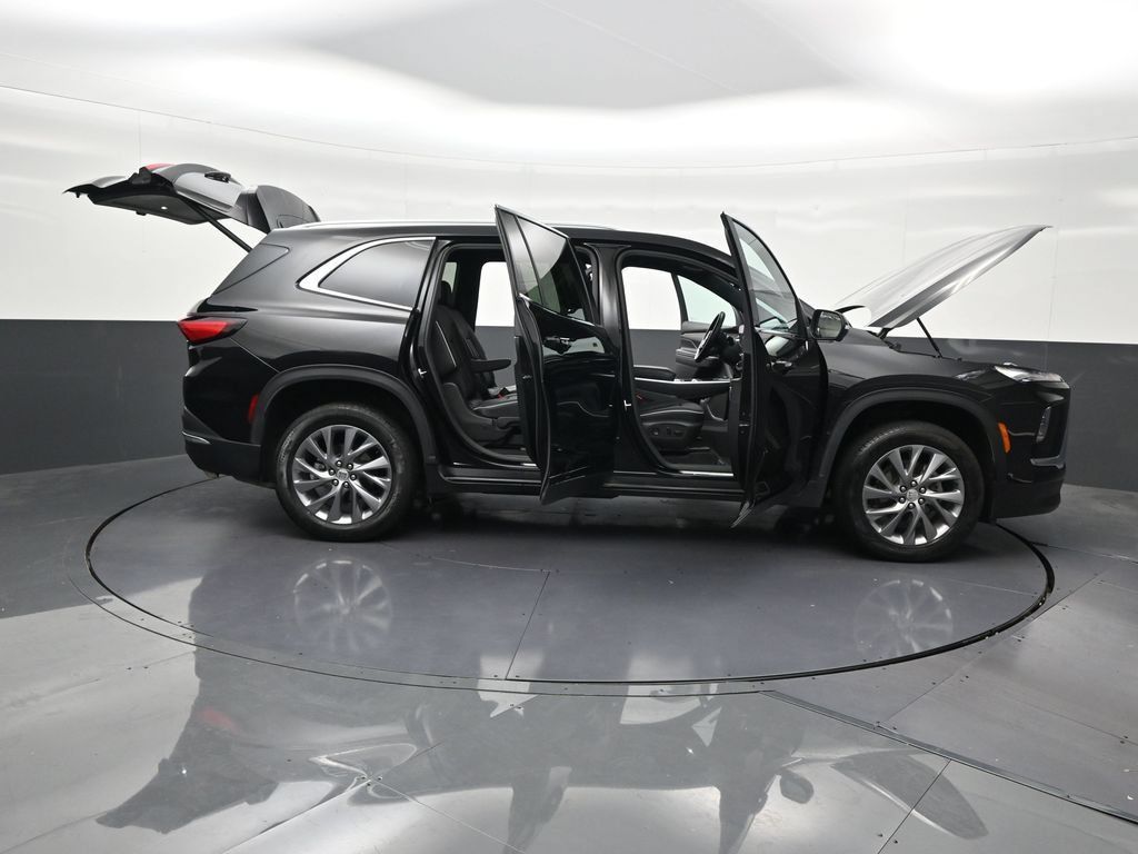 Used 2025 Buick Enclave Preferred w/ Power Package FWD image 32