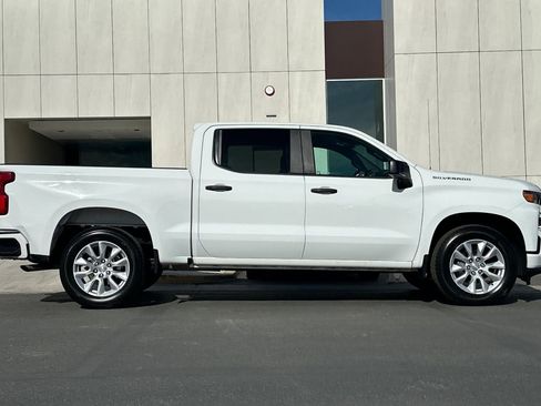 Used 2021 Chevrolet Silverado 1500 Custom image 2