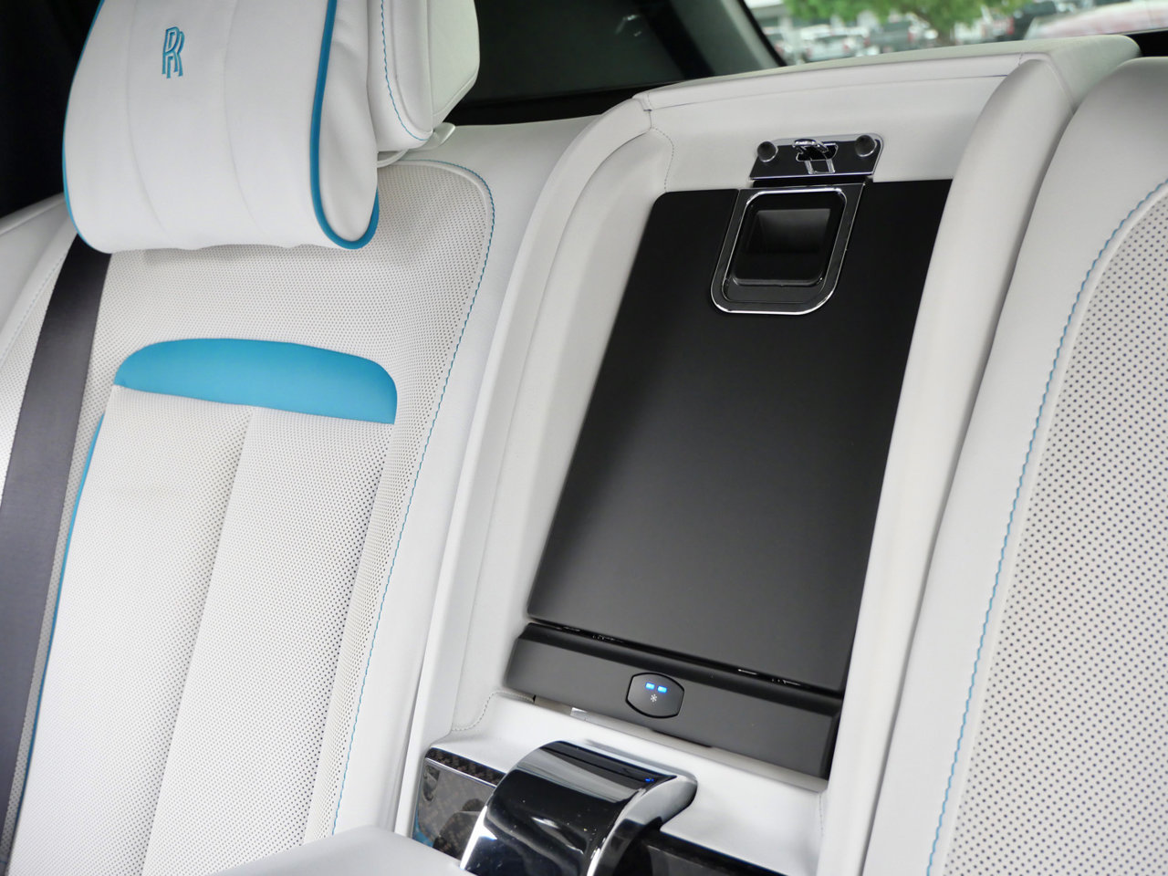 Used 2024 Rolls-Royce Cullinan Black Badge w/ Leather Finishing Pack AWD/4WD image 33