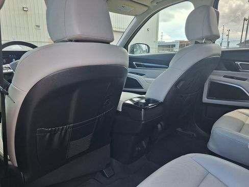 Used 2025 Kia Telluride S FWD image 19