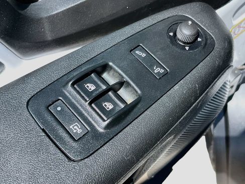 Used 2025 RAM ProMaster 2500 w/ Convenience Group FWD image 17