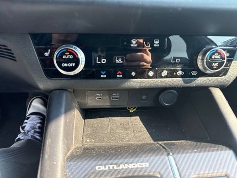 Used 2024 Mitsubishi Outlander SEL AWD/4WD image 16