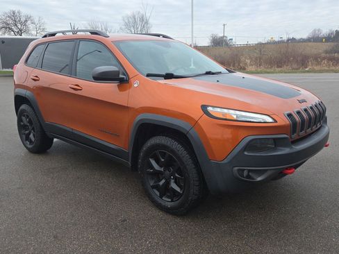 Used 2016 Jeep Cherokee Trailhawk image 10