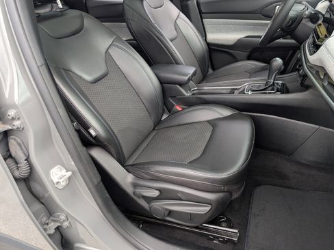 Used 2023 Jeep Compass Latitude w/ Sun and Sound Group image 21