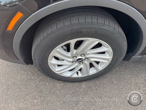 Used 2021 Lincoln Corsair AWD image 8