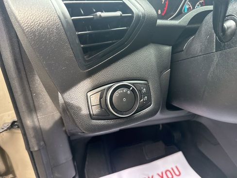 Used 2017 Ford Escape SE image 16