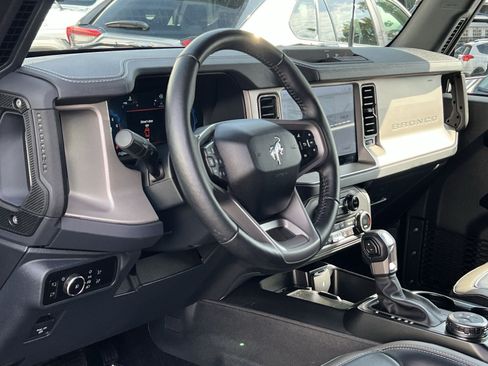 Used 2025 Ford Bronco Outer Banks AWD/4WD image 15