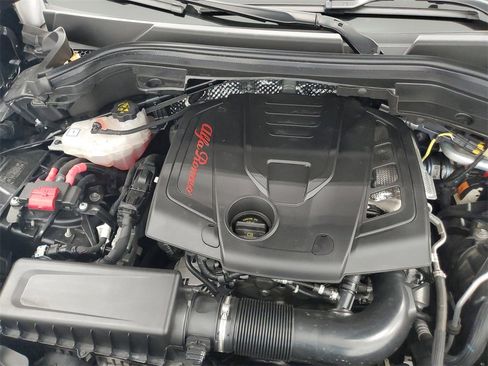 Used 2023 Alfa Romeo Stelvio Ti image 11