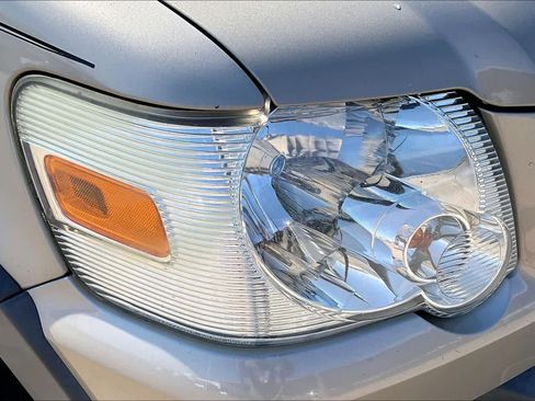 Used 2006 Ford Explorer XLT image 24